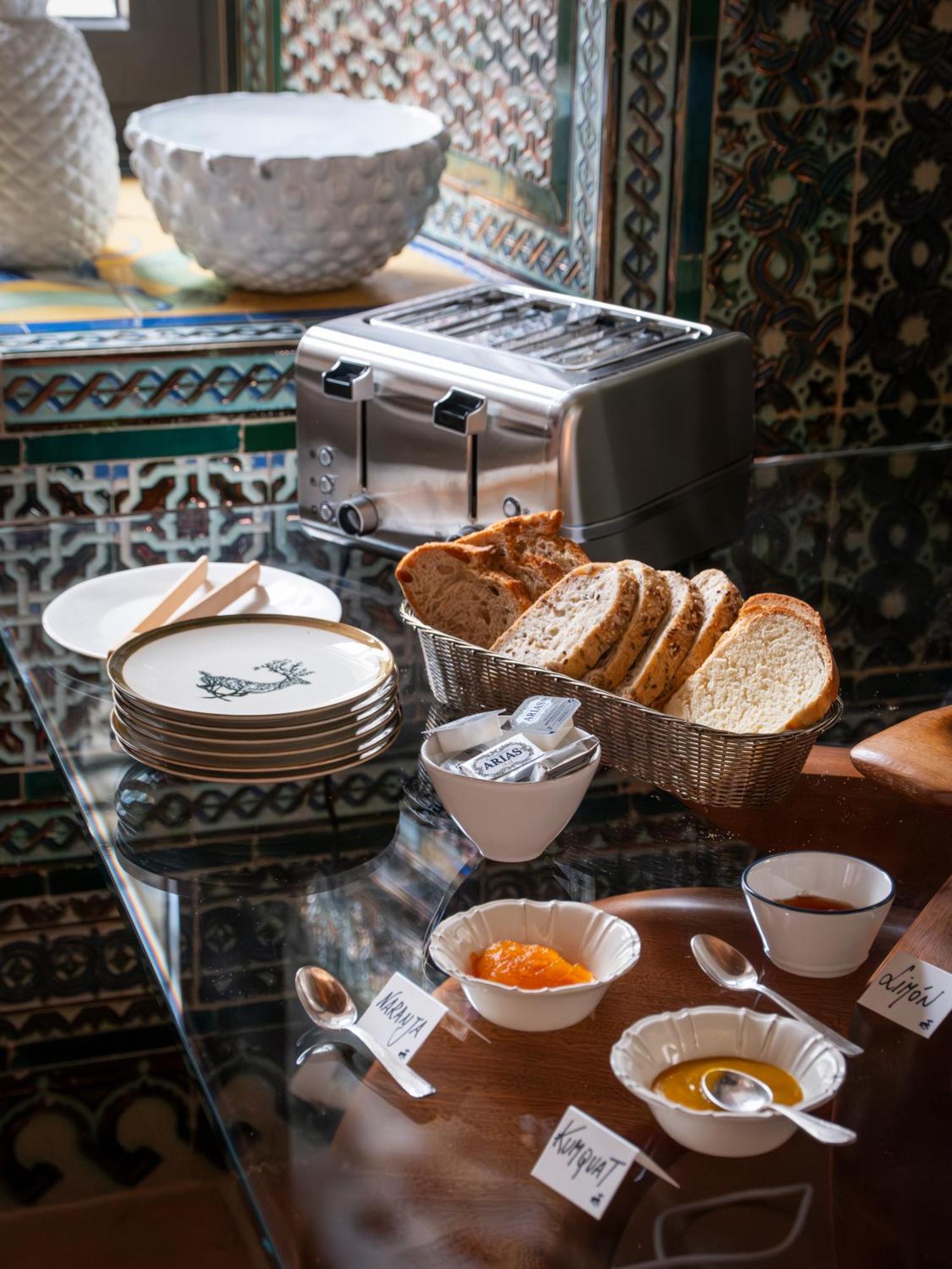 Hotel Boutique Casa Del Limonero Seville Luaran gambar